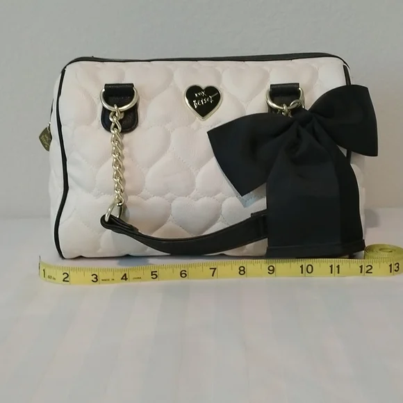 XOX BETSY JOHNSON PURSE Cream, Black, and Gold Heart Bag. - Picture 7 of 14